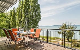 Panoramic Art Apartment With Jacuzzi